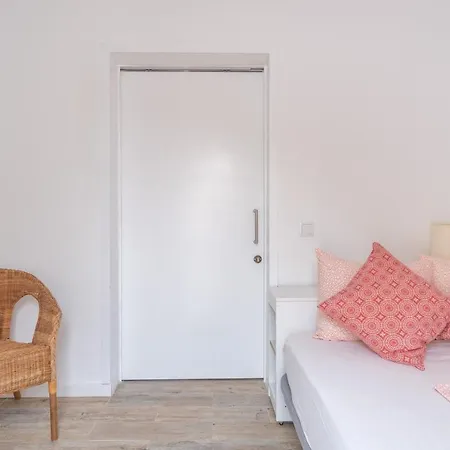 Sunshine - From 18 To 40 Years Only - Youth Hostel Foz do Arelho