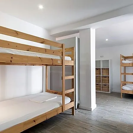 Hostel Sunshine - From 18 To 40 Years Only - Youth *