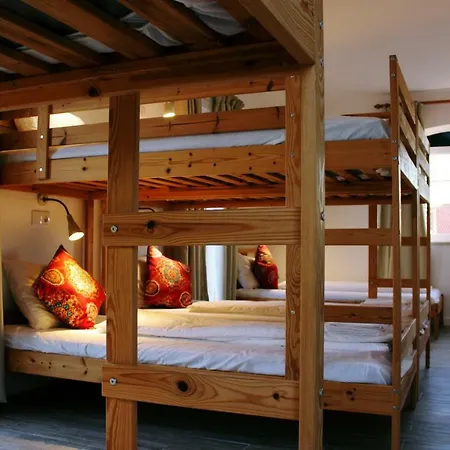 Hostel Sunshine - From 18 To 40 Years Only - Youth *
