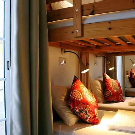 Sunshine - From 18 To 40 Years Only - Youth Hostel